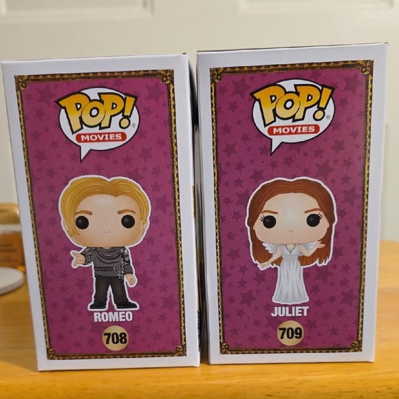 Funko Pop! Romeo and Juliet Set - Black and Brown - Picture 4 of 4
